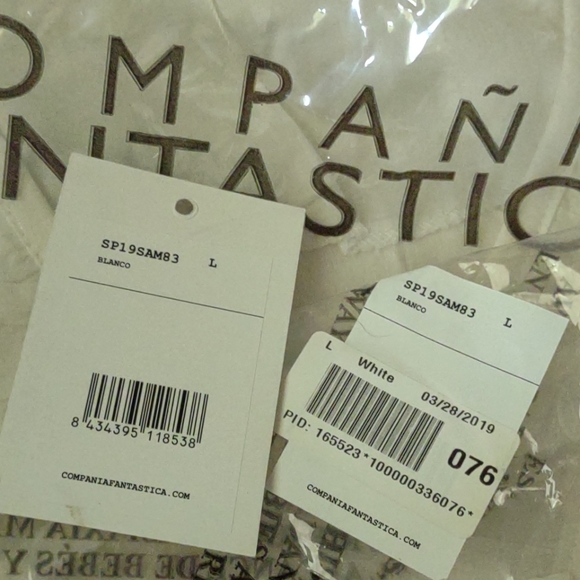 NWT MODCLOTH COMPANIA FANTASTICA Ruffles Or Nothing V-Neck Polka Dot Blouse Top - Picture 6 of 6